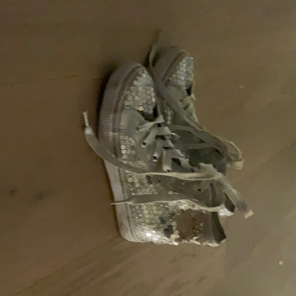 Sneakers. Glitter - Picture 2 of 4